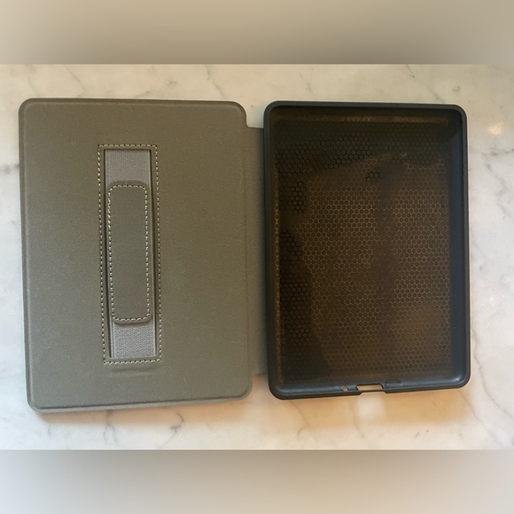 Out of Line Chartreuse Page Kindle Paperwhite 11th edition case - Picture 3 of 3